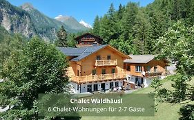 Chalet Waldhaeusl Luxurioese Ferienwohnungen Mit Sauna & Whirlpool, Kamin, Balkon Oder Terrasse Mit Bergblick